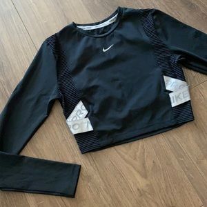 Nike Cropped Long Sleeve